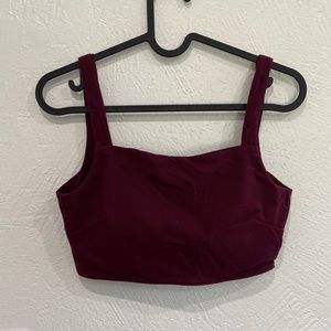 Square neckline sports bra